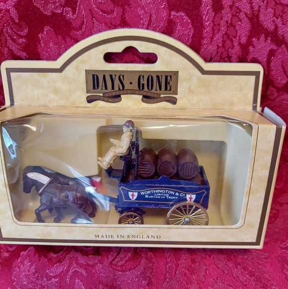 Lledo Other - Lledo Days Gone Horse Drawn Brewers Dray Figurine